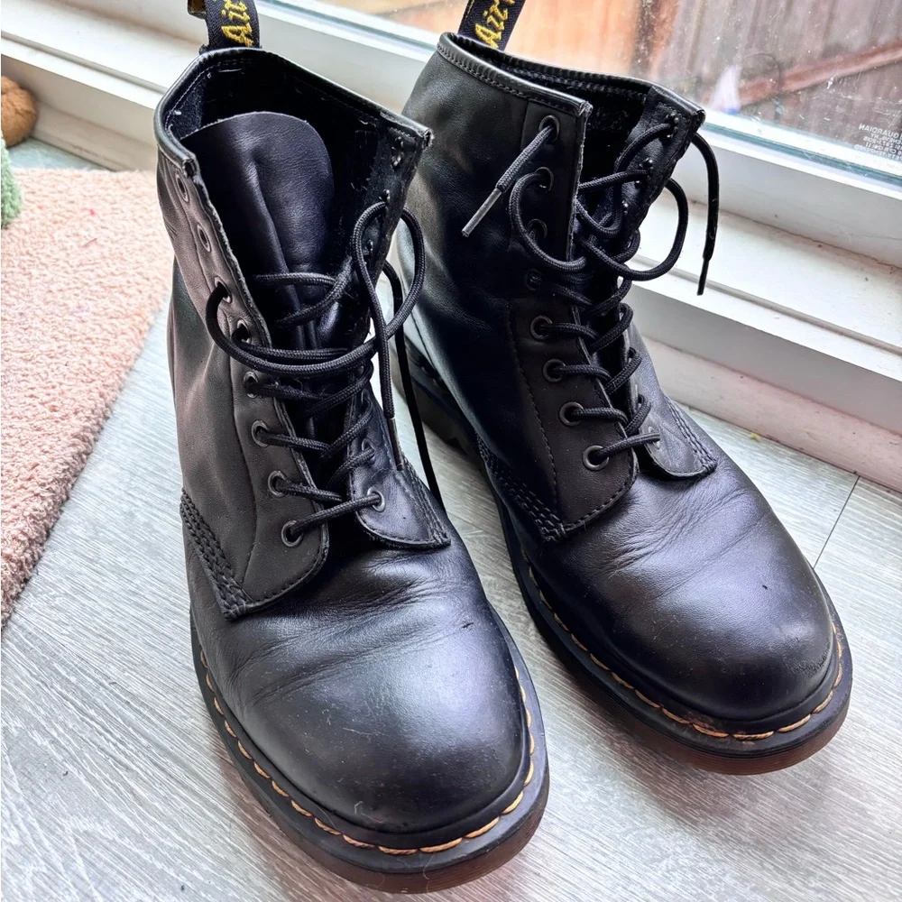 Dr Martens 8 eyelet black leather boots. Us mens 11 - Picture 1 of 8
